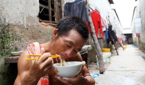 宁夏农民吃瓜事件视频,一场引发热议的乡村生活瞬间