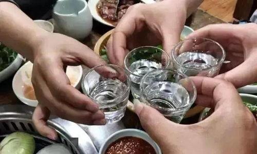 出去喝酒吃瓜,品味人生百态——一场别开生面的酒宴吃瓜之旅