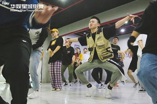 街舞老师吃瓜视频,吃瓜视频引发网友热议